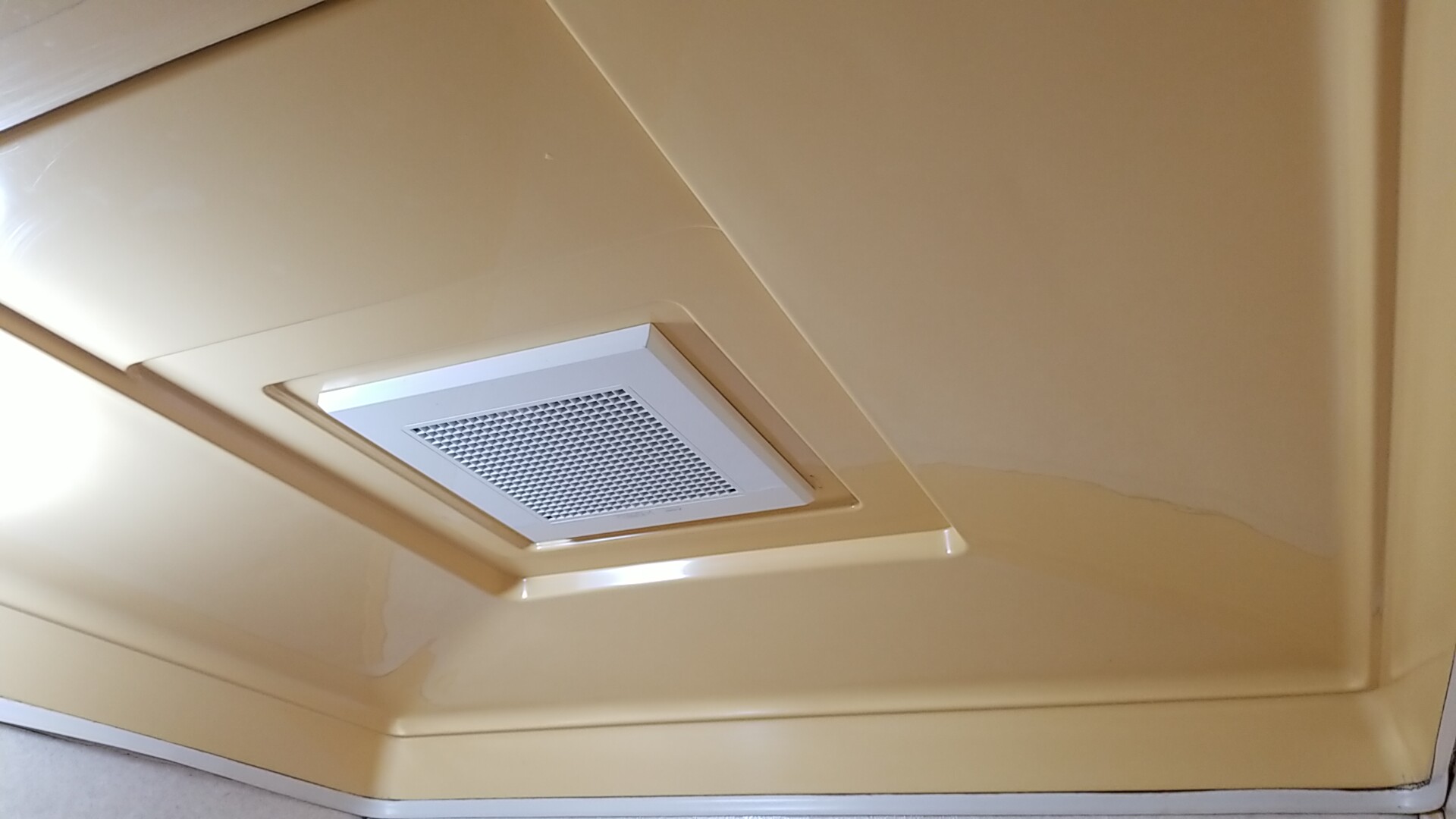 愛西市 浴室天井用ダクト換気扇取替工事